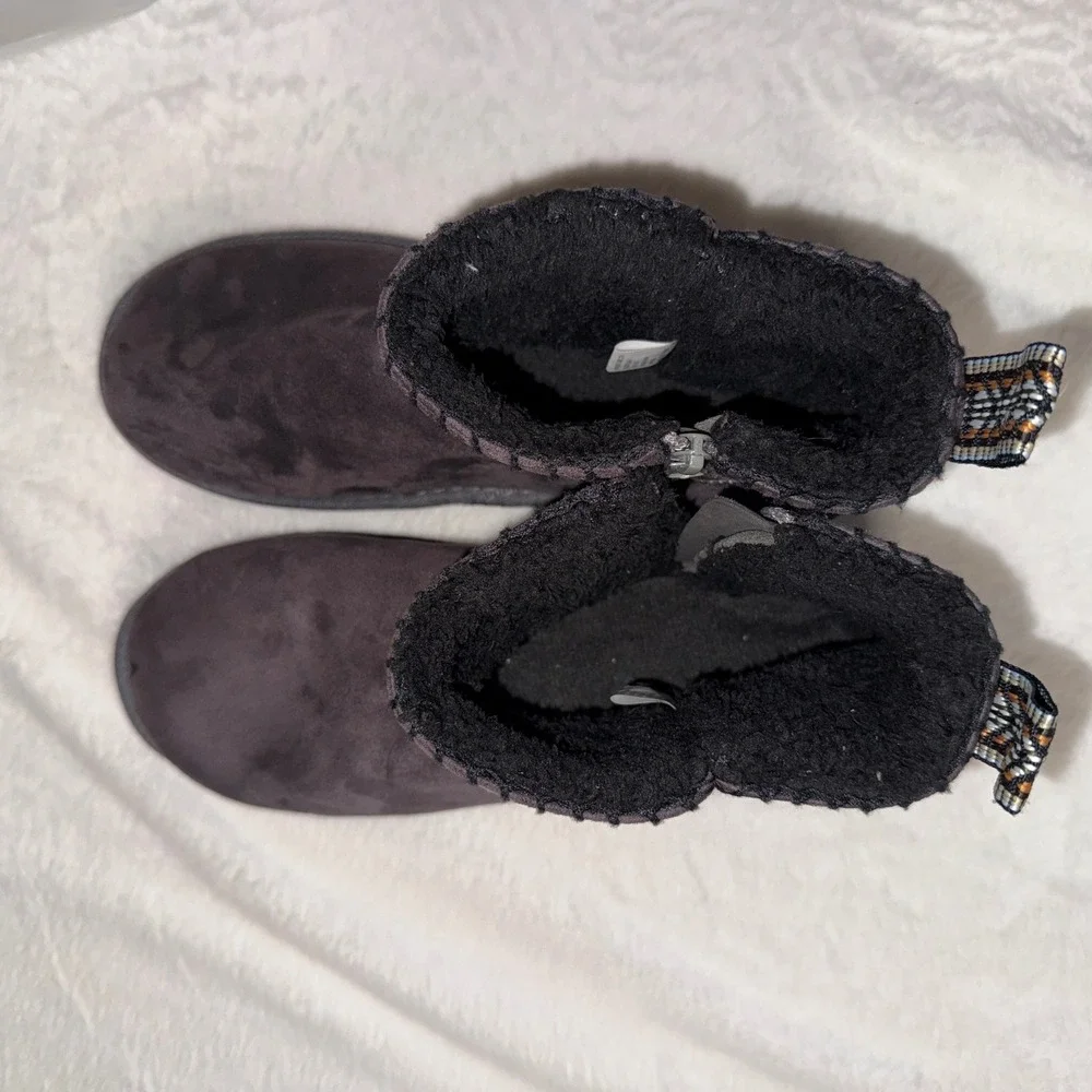 Muk Luks dark gray
